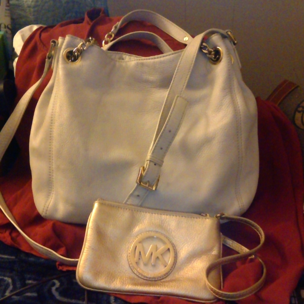 Michael Kors handbags ad wristlet vguc